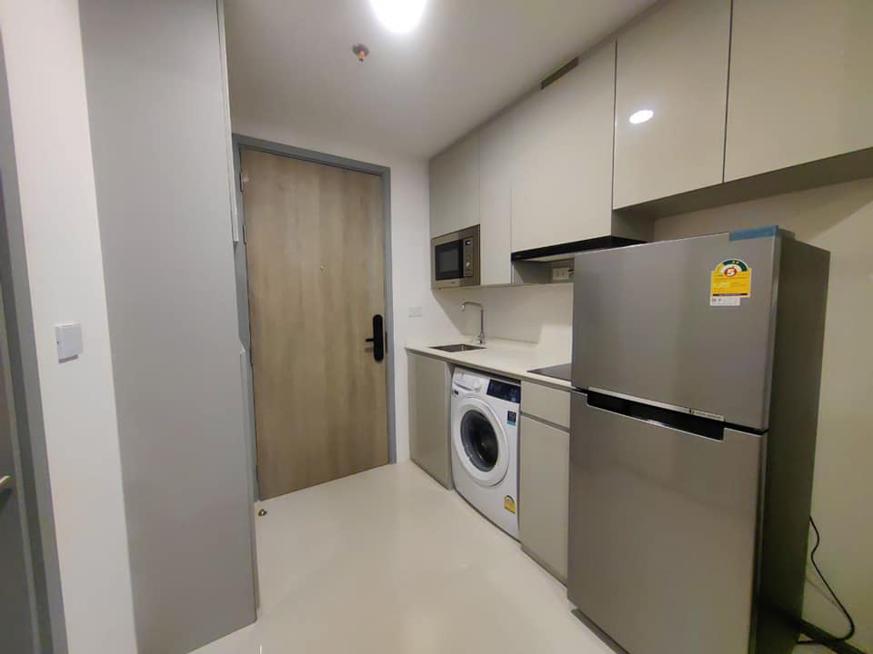 สนใจชมห้องติดต่อได้เลย Line ID: Smile-easy ปล่อยเช่าคอนโด SOHO Bangkok Ratchada (โซโห แบงค็อก รัชดา) - 1ห้องนอน 1ห้องน้ำ 1ห้องนั่งเล่น - ใกล้ MRT ห้วยขวาง - ขนาดห้อง 26 ตรม. ชั้น 5