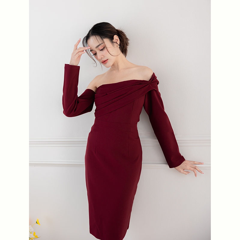 kudapy เดรสสั้นสีน้ำตาล , นู้ด , แดง ปาดไหล่ ดีเทลแต่งแขนยาว ให้ลุคไฮโซสุดด ขอบอกว่าสวยทุกสี ใส่แล้วขับผิวเว่อ