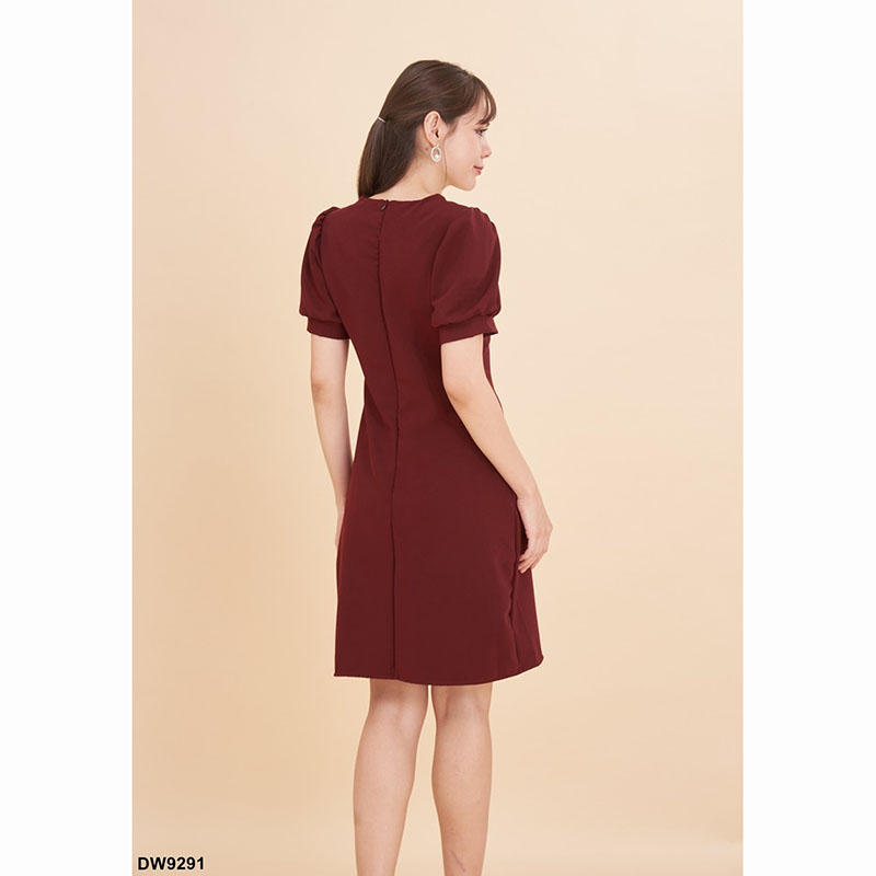 kudapy เดรสสั้นสีแดง/สีน้ำตาล/สีกรม อกปักลูกไม้แขนจั๊ม ใส่สบายสวยดูดี