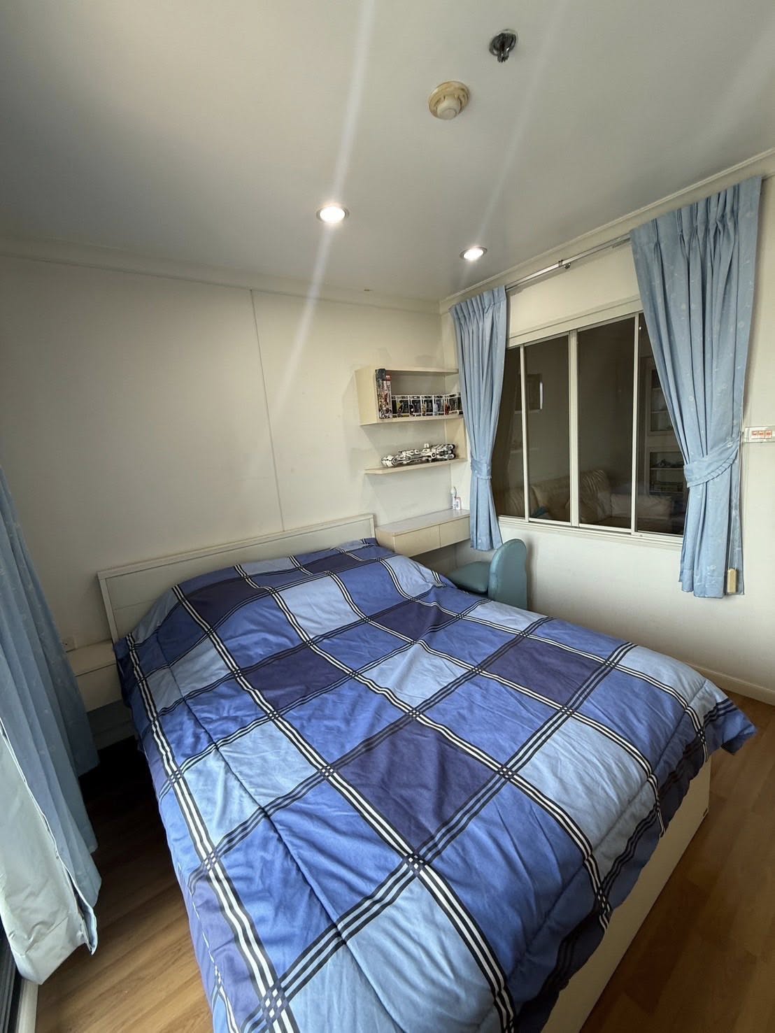 ให้เช่าคอนโด Lumpini Place Narathiwas - Chaopraya (ลุมพินี เพลส นราธิวาส - เจ้าพระยา) High Rise โซนพื้นที่ พระราม3 📍 ห้องแบบ 1ห้องนอน / 1ห้องน้ำ / โซนครัวปิด · ขนาดห้อง 41 ตรม. ชั้น 22