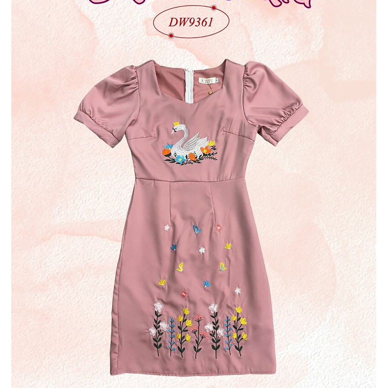 kudapy เดรสสั้นสีฟ้า/สีชมพู/สีครีม ผ้าพื้นปักหงส์ ใส่ทำงาน ใส่เที่ยวสวยดูดี