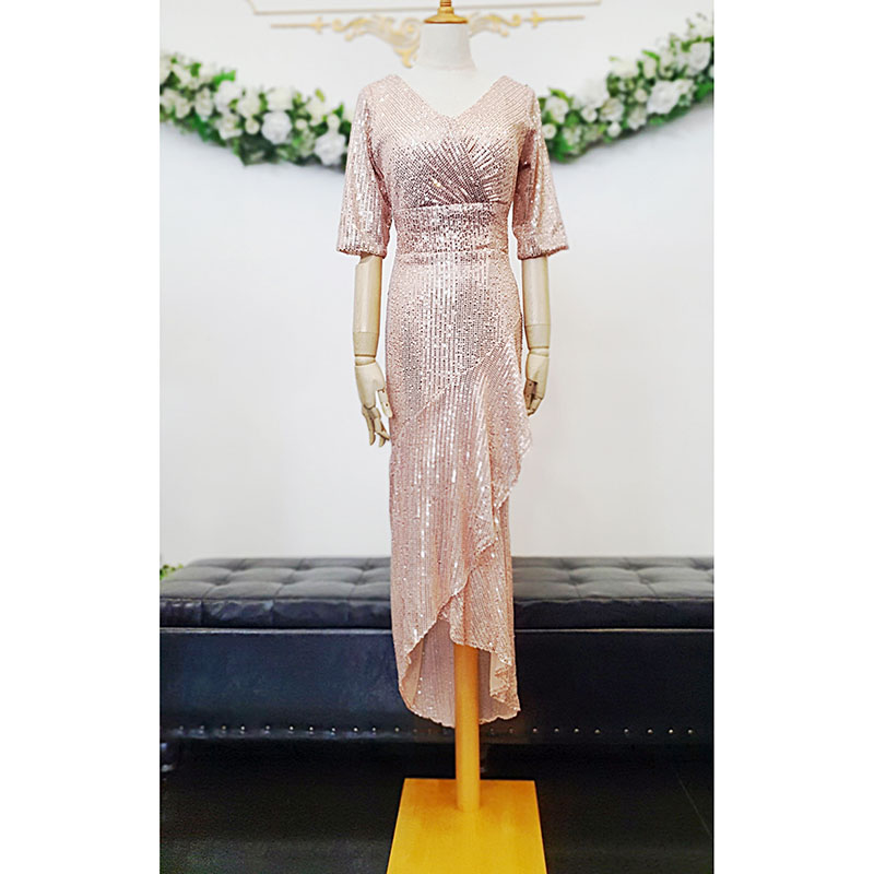 kudapy ชุดราตรียาวสีทอง เดรสปักเลื่อมแขนสามส่วนกระโปรงทรงหางปลาหน้าสั้นหลังยาว เรียบหรูดูแพง สวยดูดี แบบสวยทันสมัย