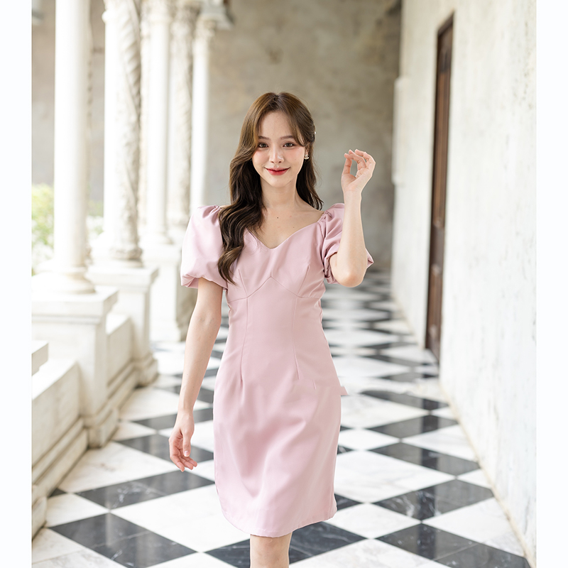 kudapy เดรสสั้นสีชมพู/สีเขียวมัทฉะ/สีครีม แขนตุ๊กตาคอวีไปเดท ไปทำงาน ลุค 2 ดึงแขนเสื้อลงมาปาดไหล่ ใส่ไปปาร์ตี้ ชิคๆ