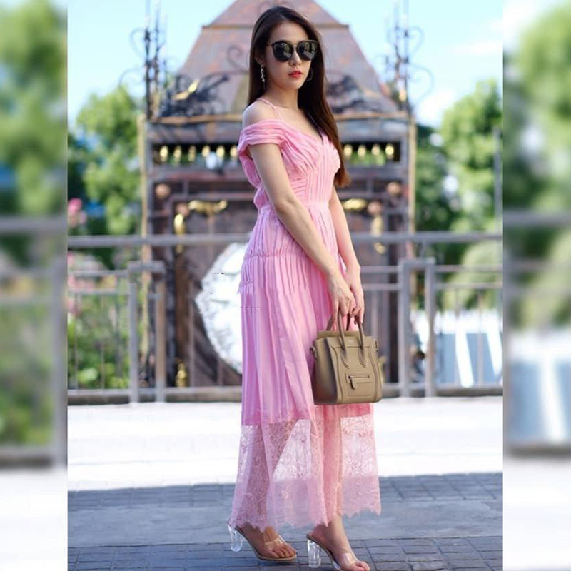 kudapy เดรสสายเดี่ยวอัดพลีทสีชมพู มีสายไขว้หลังผูกด้านหลัง กระดปรงทรงปล่อย