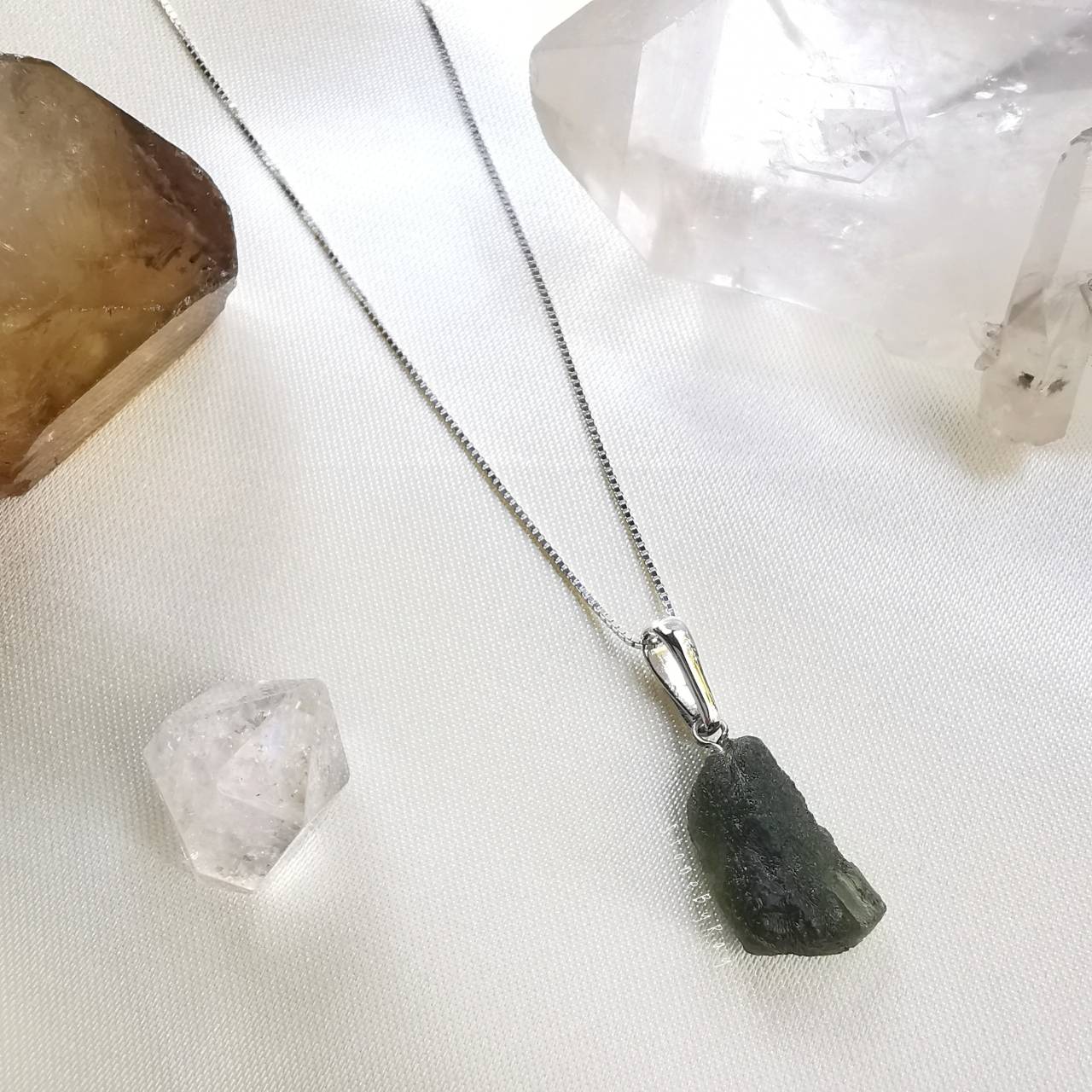 สร้อยคอเงินจี้สะเก็ดดาวโมดาไวท์(Moldavite)