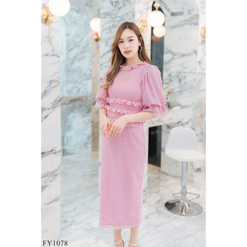 kudapy เดรสยาวสีขาว/สีชมพู ลูกไม้แขนสม็อค