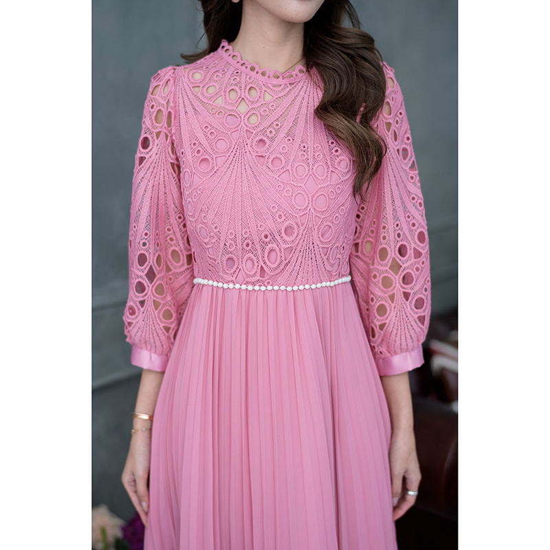 kudapy เดรสสั้นสีน้ำตาล/สีชมพู ดีไซน์แขนยาวจั้มปลายแขน งานแขนพองสวยกำลังดีคะ ช่วงกระโปรงเป็นผ้าชิฟฟ่อนอัดพลีทกระโปรงทรงเอ