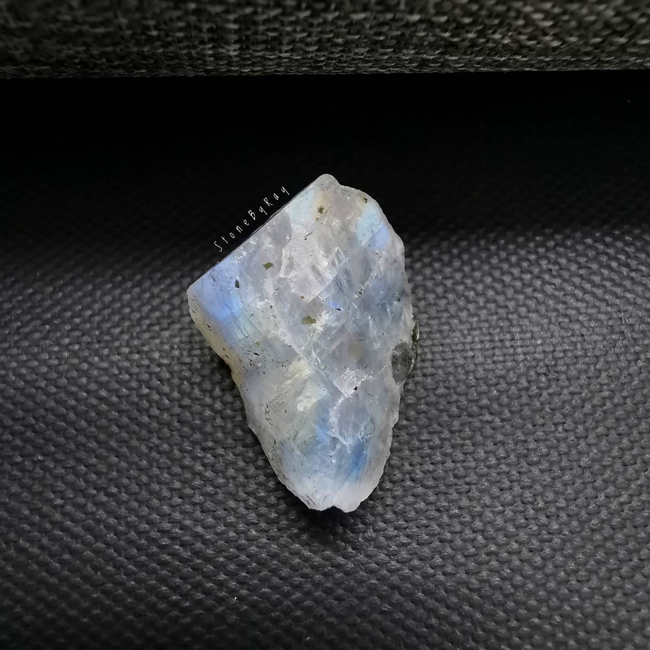 หินเรนโบว์มูนสโตนก้อนธรรมชาติ Rainbow Moonstone