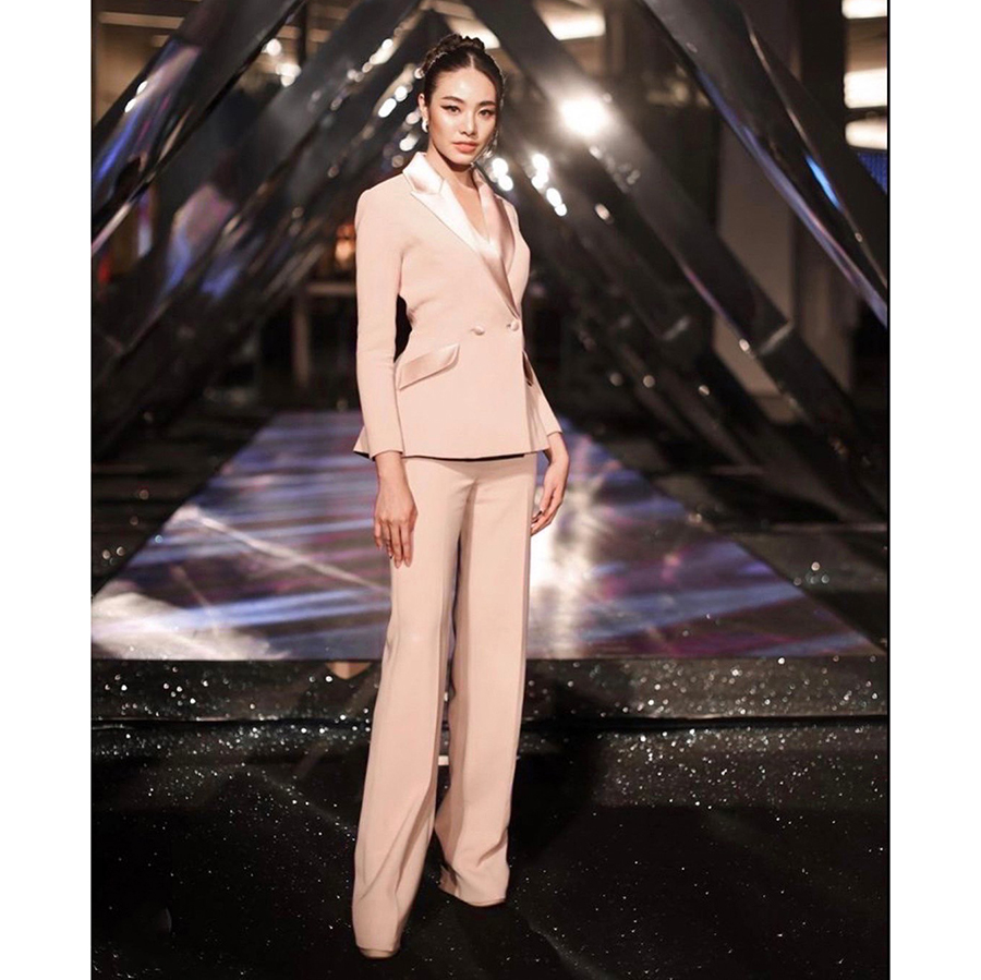 kudapy set suit สีดำ (Black), โรสโกลด์ (Rosegold) เสื้อเบเซอร์และกางเกงขายาว เรียบหรู เสื้อสูทแต่งปกผ้าเงาให้ดูเด่น ออกแบบกระเป๋าให้ใช้งานได้จริง