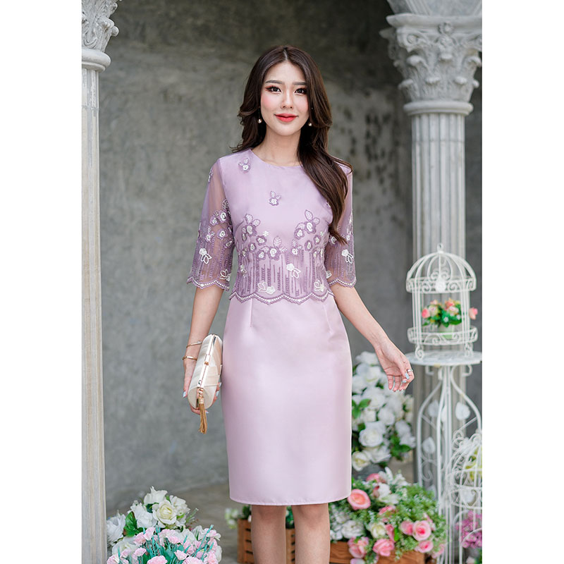 kudapy เดรสสั้นสีกรม/สีม่วงเผือก ผ้าไหมลูกไม้ปักลายเชิงสวยหวาน ดีไซน์เย็บคลุมด้วยเสื้อลูกไม้แขนศอกด้านบน