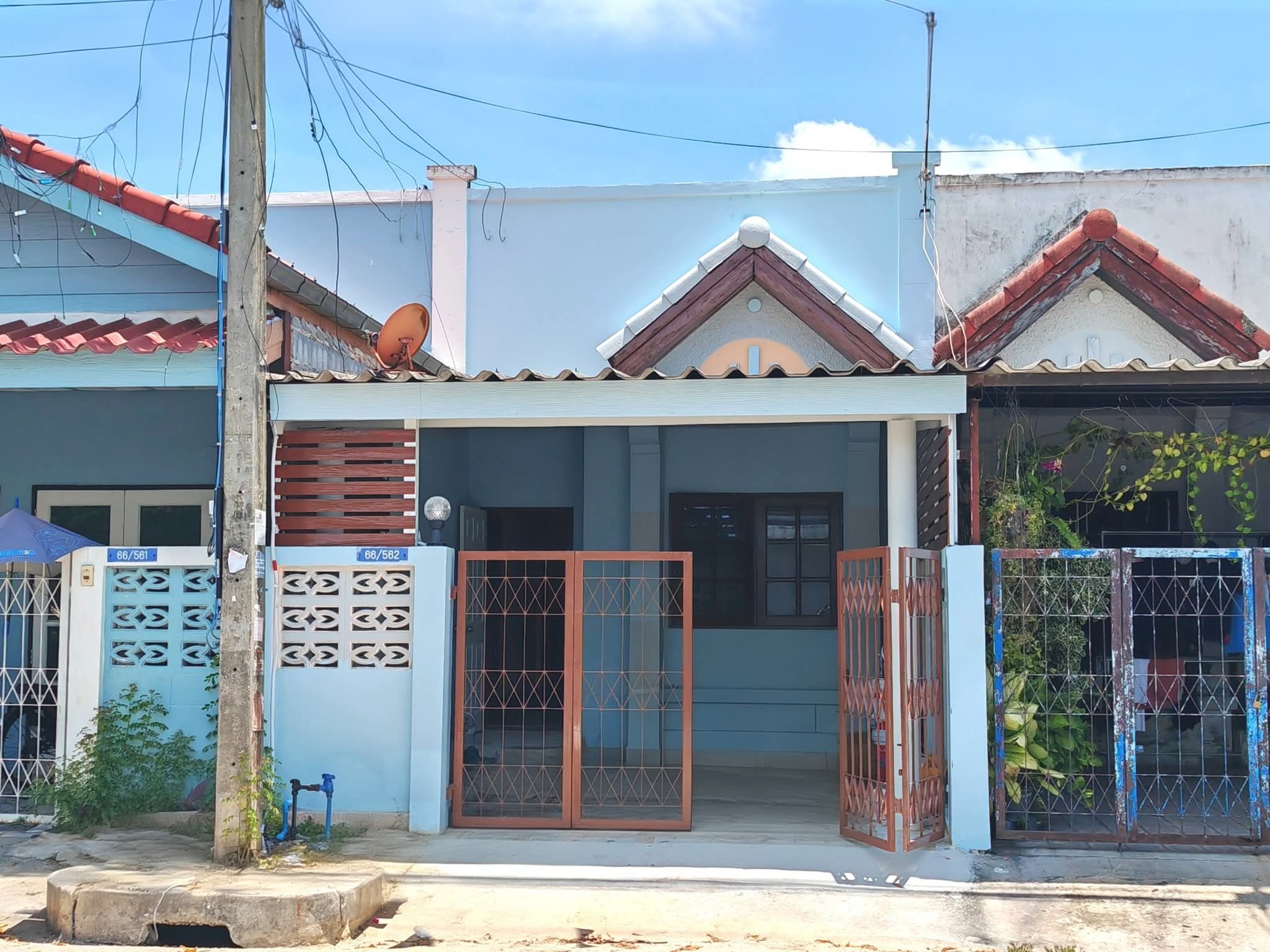บ้านแสงตะวัน คลอง 11 ธัญบุรี ปทุมธานี ตกแต่งใหม่ 2 ชั้น ฟรีเฟอร์นิเจอร์ กู้ธนาคารหรือผ่อนบริษัทได้2 Storey Town House Thayaburi Pathum Thani 0909897810