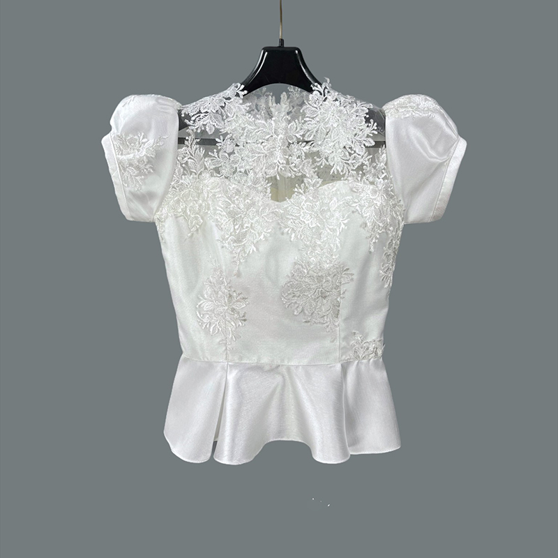 kudapy เสื้อลูกไม้แขนตุ๊กตา แต่งชายระบาย ซับในด้วยผ้าไหมอัดกาว ซิปซ่อนหลัง แมทช์ผ้าถุง สำเร็จรูป