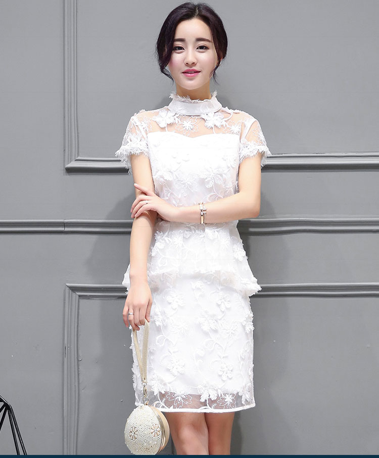 ชุดเดรสสั้นสีขาวผ้าลูกไม้ ปักลายสวยหรู ใส่ไปงานแต่ง ใส่เที่ยว ใส่ทำงานได้หมดค่ะ M