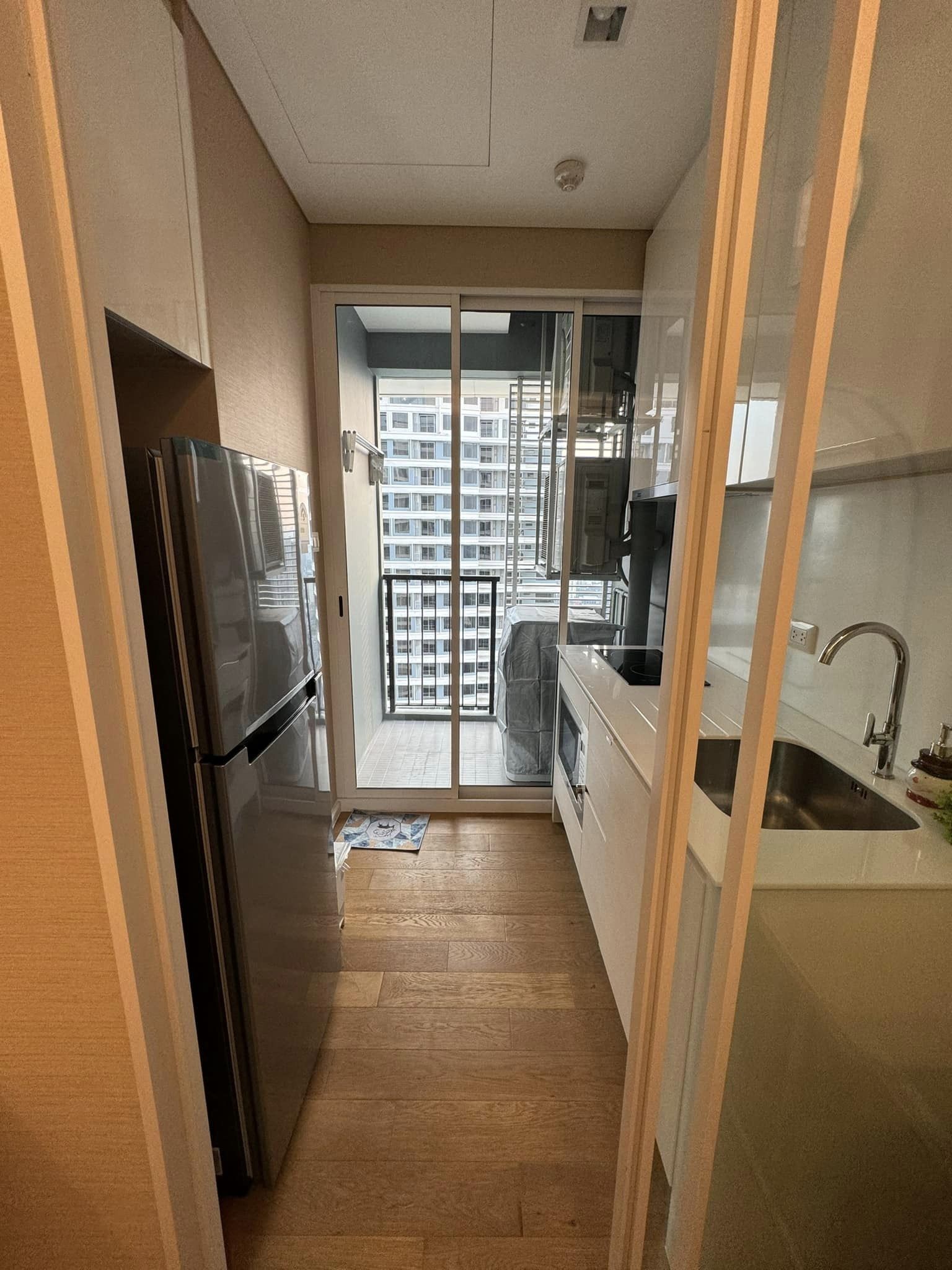 ให้เช่าคอนโด เดอะ เซนต์ เรสซิเดนซ์ (The Saint Residences) - ตกแต่งเฟอร์ครบชั้นสูงเครื่องซักผ้าพร้อมอยู่ - การเดินทาง: ใกล้ MRT พหลโยธินและห้าแยกลาดพร้าว