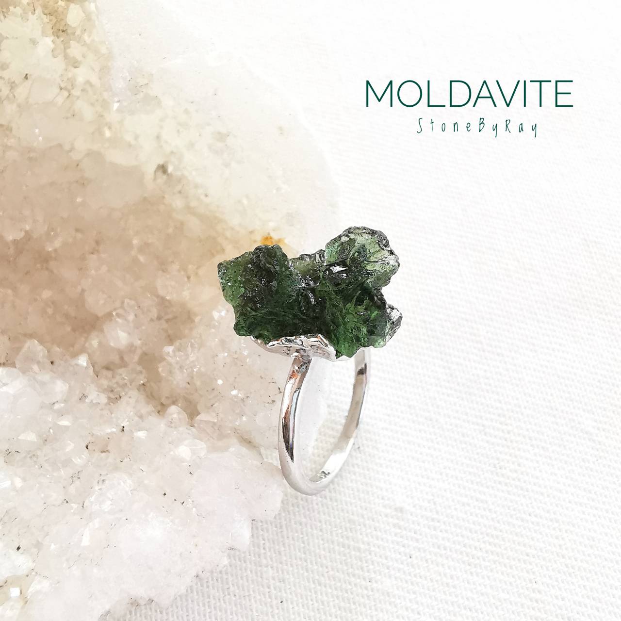 แหวนเงินสะเก็ดดาวโมดาไวท์(Moldavite)