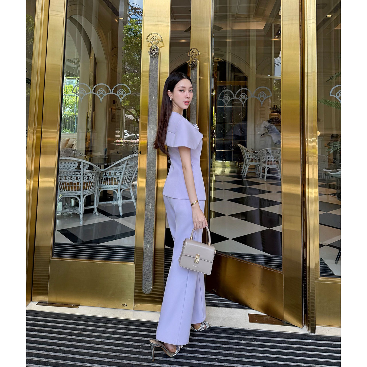 kudapy เซ็ทเสื้อแขนล้ำผ้าพรีเมี่ยม เสื้อเป็นทรงเข้ารูป เป็นเสื้อทรงแขนล้ำกระดุมหน้าเป็นกระดุมดอกไม้จริง