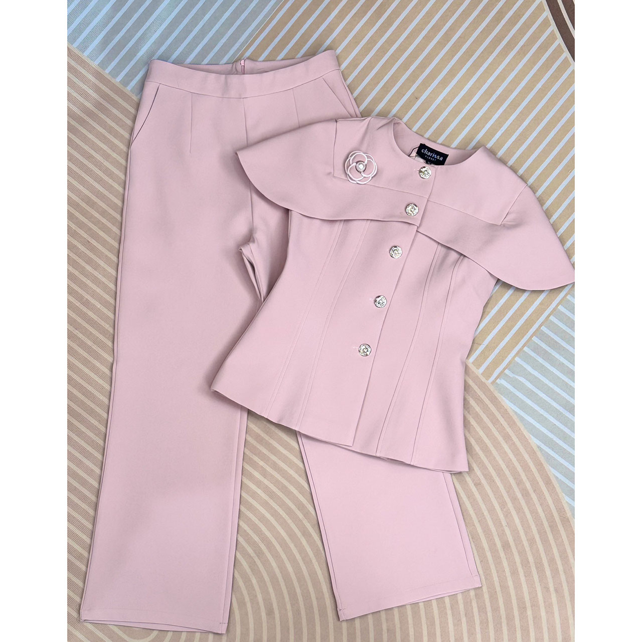 kudapy เซ็ทเสื้อแขนล้ำผ้าพรีเมี่ยม เสื้อเป็นทรงเข้ารูป เป็นเสื้อทรงแขนล้ำกระดุมหน้าเป็นกระดุมดอกไม้จริง