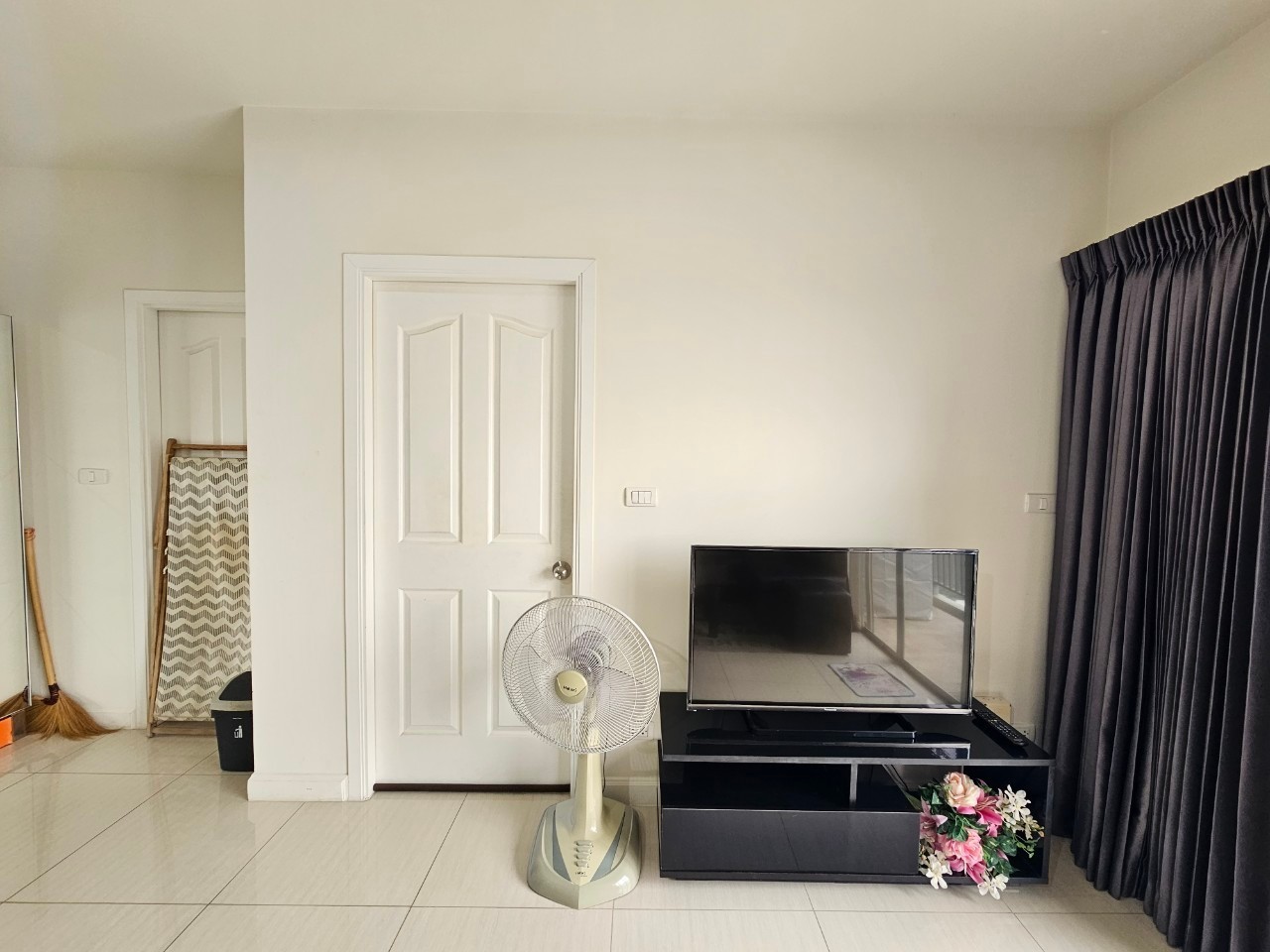 สนใจชมห้องติดต่อได้เลย Line ID: Smile-easy ปล่อยเช่าคอนโด Manor Sanambinnam (แมเนอร์ สนามบินน้ำ) - 2ห้องนอน 2ห้องน้ำ 1ห้องนั่งเล่น - ใกล้ MRT พระนั่งเกล้า - ขนาดห้อง 64 ตรม. ชั้น 27