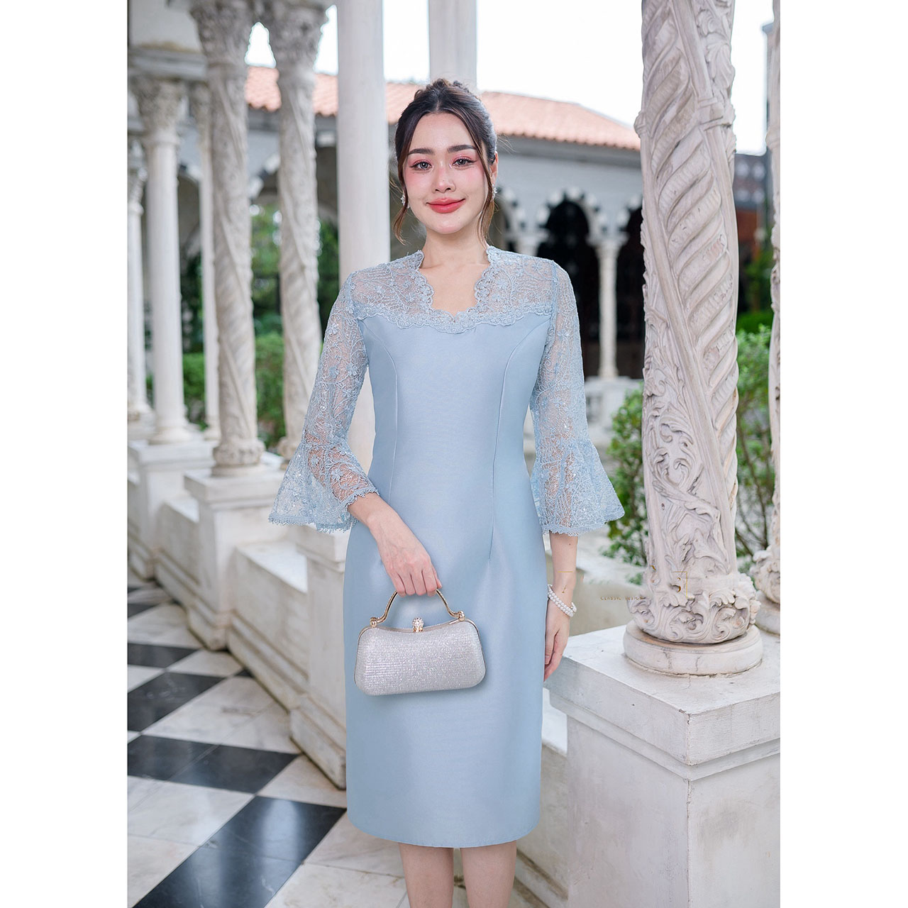 kudapy เดรสสั้นสีเหลืองทอง/สีฟ้า/สีชมพู ผ้าไหมญี่ปุ่น คอวีแต่งเคิพเป็นเชิงผ้าตกแต่งรอบคอ และช่วงอก