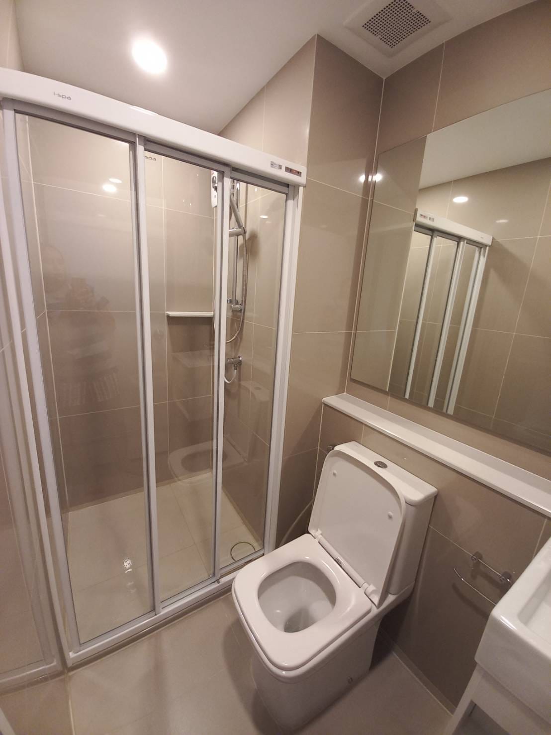 ให้เช่าคอนโด Denim Jatujak (เดนิม จตุจักร) - ตกแต่งเฟอร์ครบห้องครัวปิดมีเครื่องซักผ้า - การเดินทาง: MRT จตุจักร BTS หมอชิต