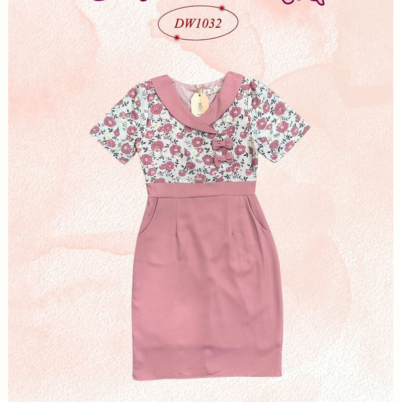 kudapy เดรสสั้นสีชมพู/สีเขียว/สีม่วง ผ้าฮานาโกะ แต่งผ้าอัดลายดอก ติดโบว์ คอบัวทรงเข้ารูป