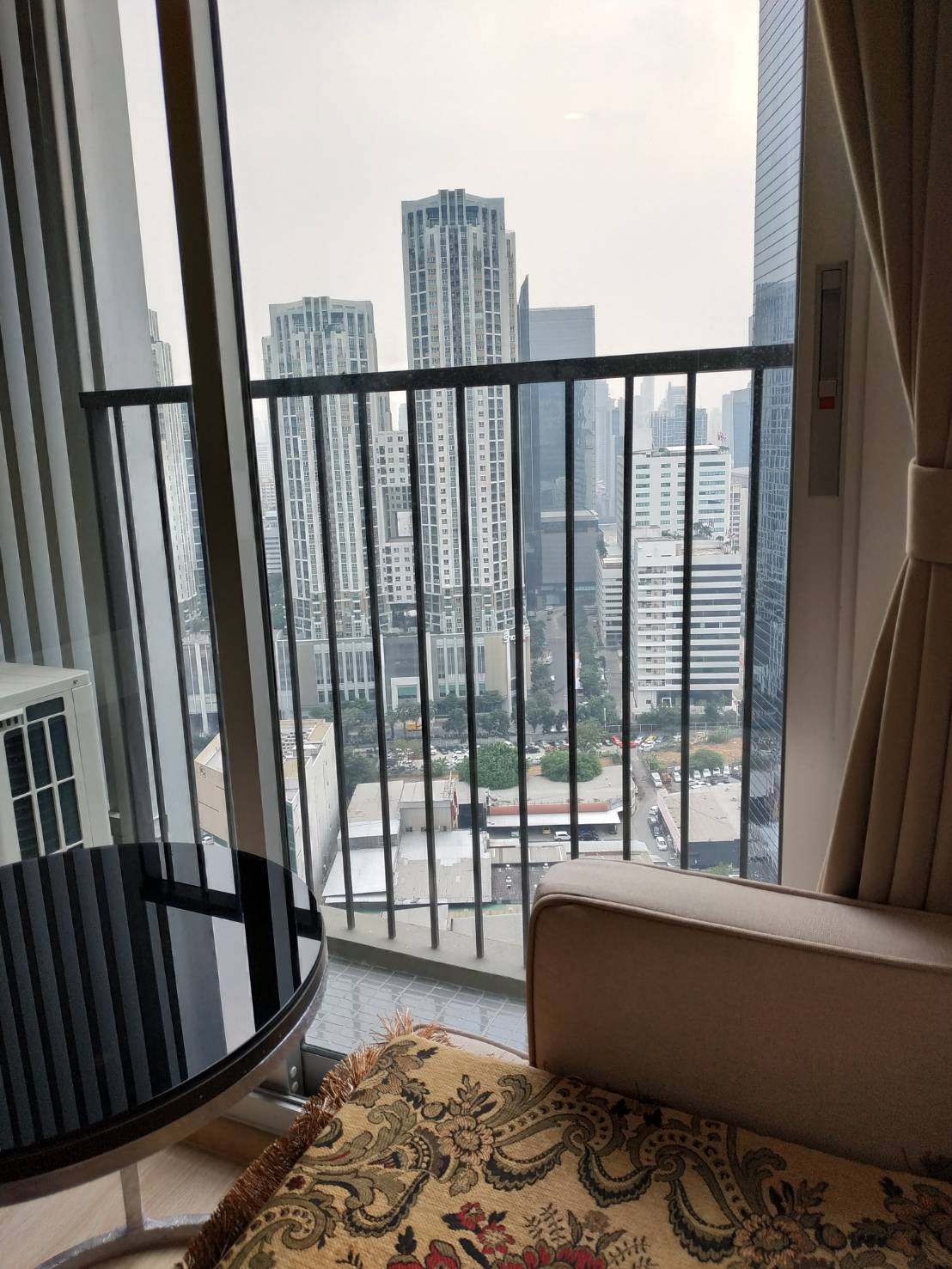 ให้เช่าคอนโด Noble Revolve Ratchada 2 (โนเบิล รีวอลฟ์ รัชดา 2) โซนพื้นที่ MRT ศูนย์วัฒนธรรมฯ ห้องแบบ 1ห้องนอน / 1ห้องน้ำ ขนาดห้อง 26 ตรม. ชั้น 26