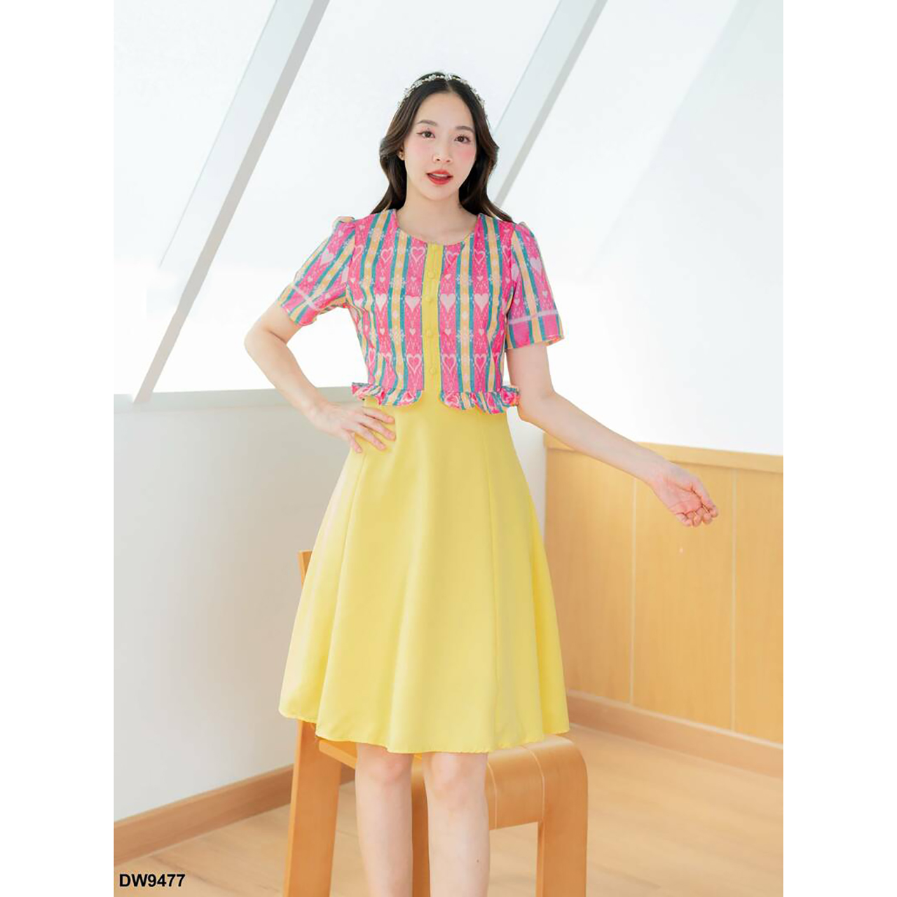 kudapy เดรสสั้นสีกรม/สีม่วง/สีเหลือง กระโปรงสีพื้นแต่งเสื้อลายไทย