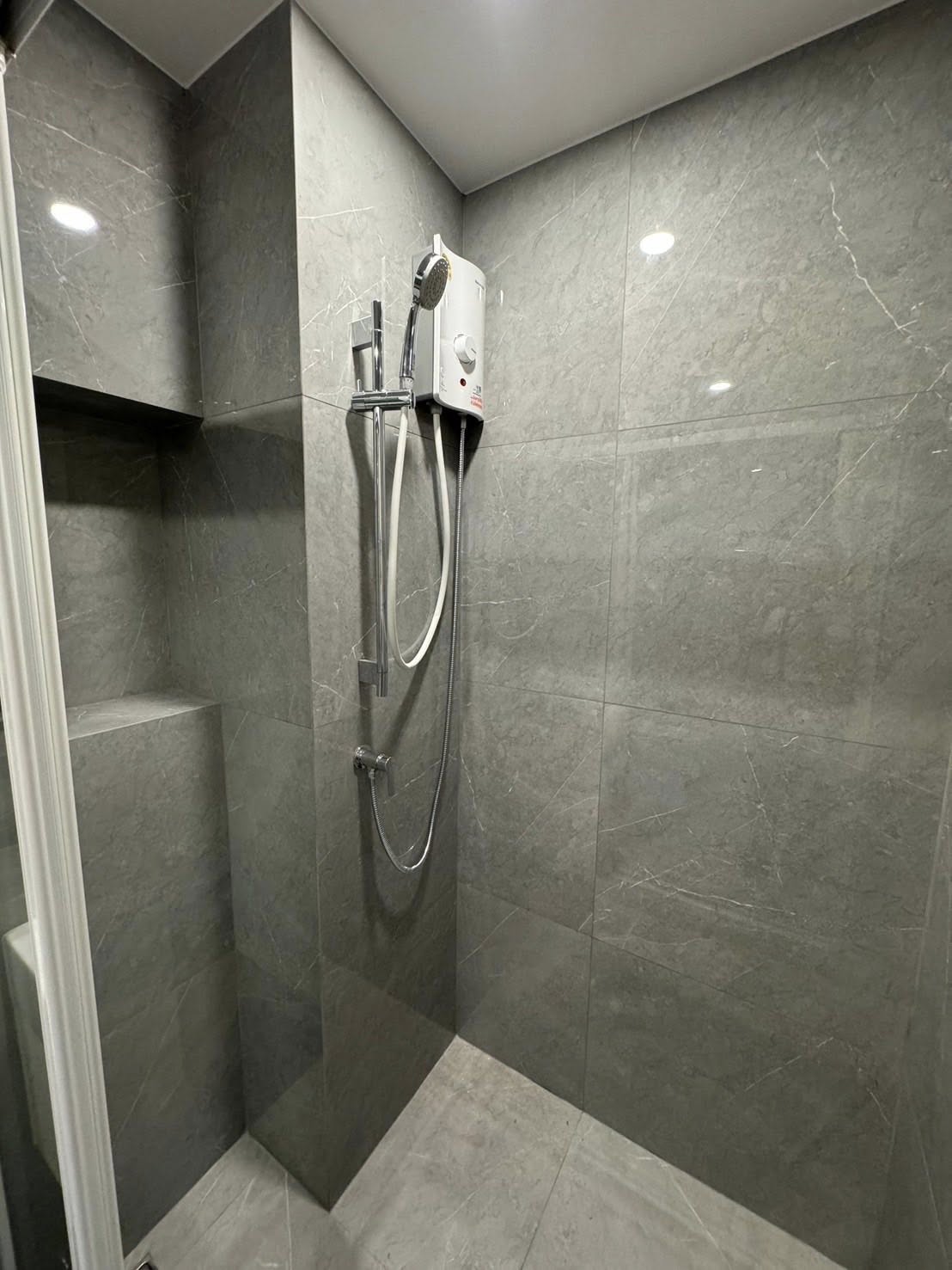 คอนโด Blue Sukhumvit 105 (บลู สุขุมวิท 105) Low Rise โซนพื้นที่ BTSแบริ่ง MRTศรีลาซาล ให้เช่าห้องแบบ 1ห้องนอน 1ห้องน้ำ ขนาดห้อง 25 ตรม. ชั้น 4 ตึก B