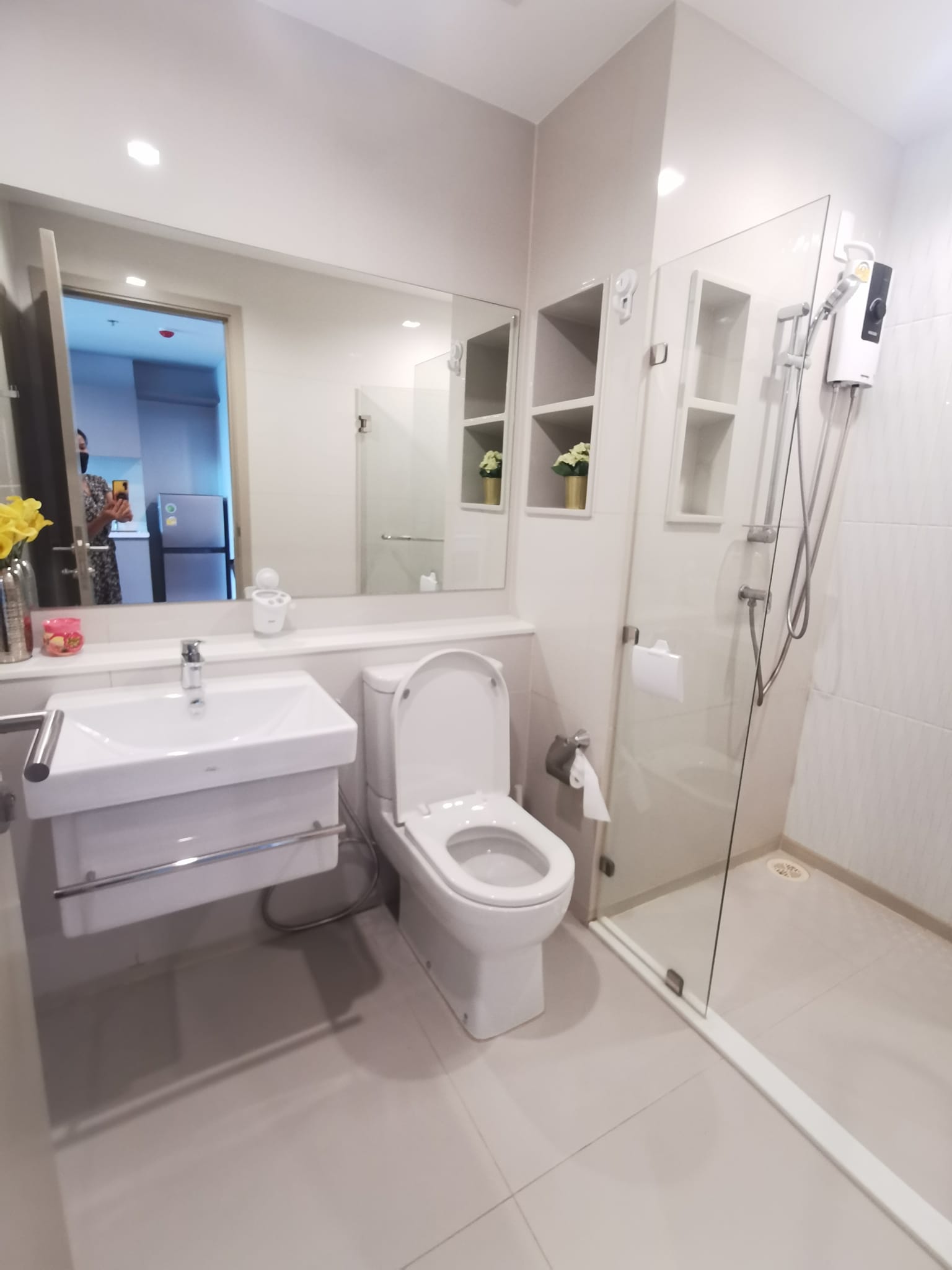 Life Ladprao (ไลฟ์ ลาดพร้าว) ให้เช่าห้องสวยตกแต่งครบชั้นสูง สอบถามแอด Line ID : Smile-easy