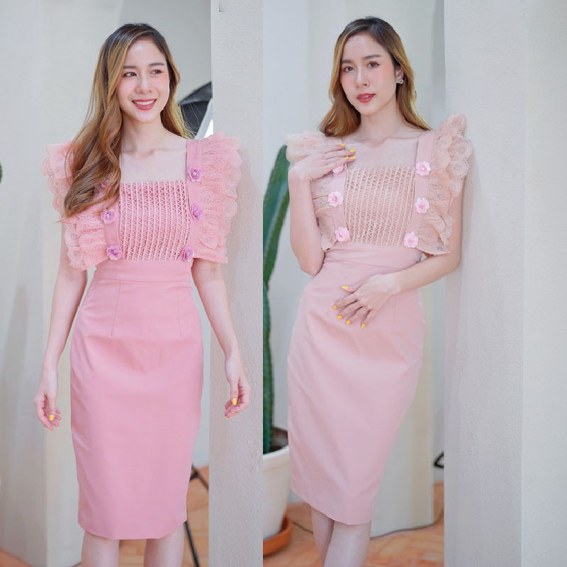 kudapy เดรสสั้นสีน้ำตาล/สีชมพู คอเหลี่ยมแขนระบายลูกไม้