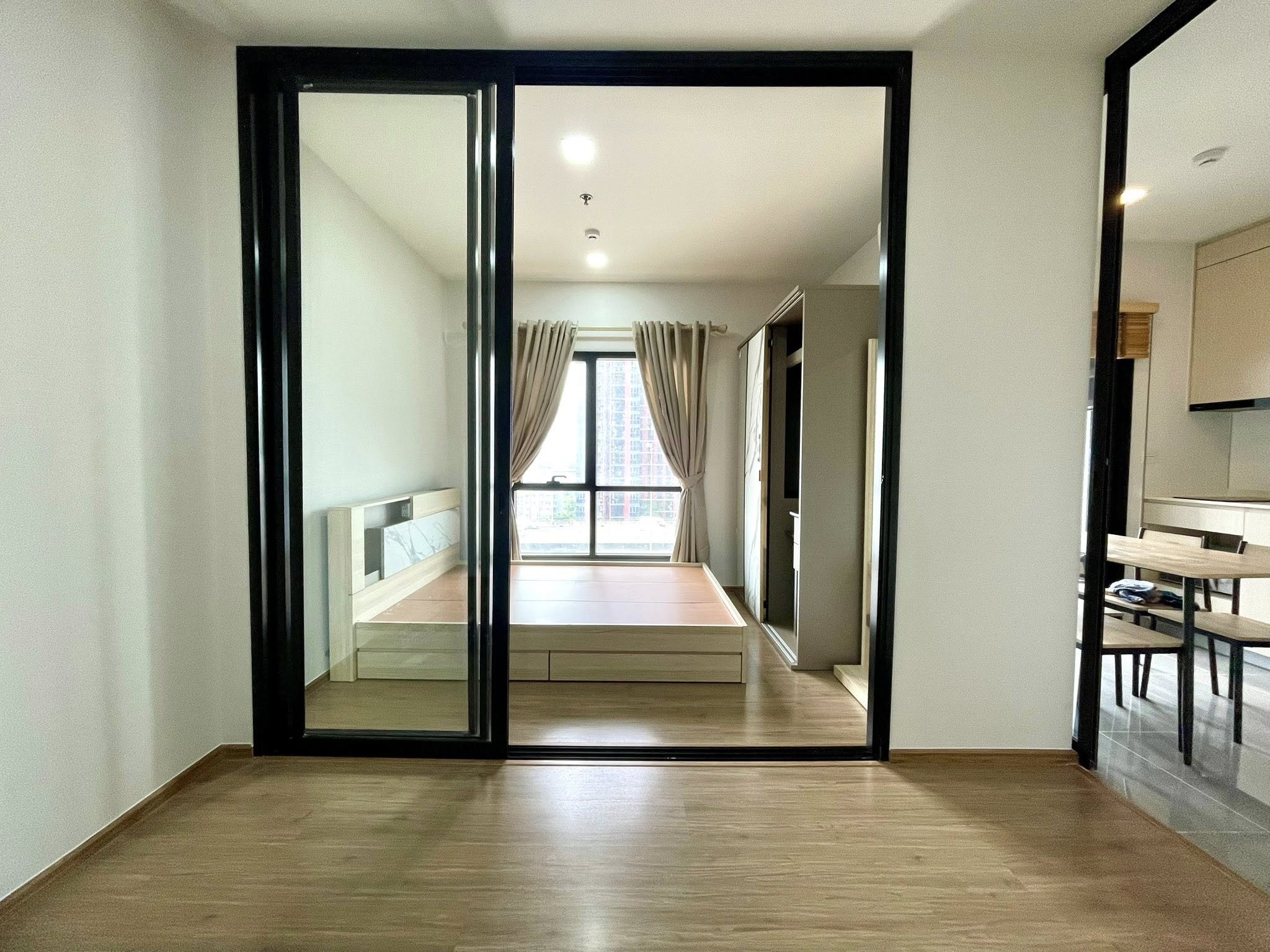 ขายคอนโด Metris Rama 9 - Ramkhamhaeng (เมทริส พระราม 9 - รามคำแหง) โซน รถไฟฟ้า ARL รามคำแหง 1ห้องนอน / 1ห้องน้ำ / เลี้ยงสัตว์ได้ ขนาดห้อง 30.65 ตรม. ชั้น 8