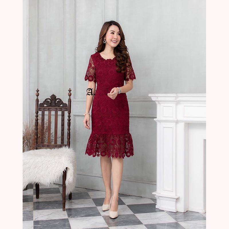 kudapy เดรสลูกไม้สีชมพู/แดงเข้ม แขนสั้น ระบายชายกระโปรง เนื้อผ้าลุกไม้ทอลายดอกไม้ สวยมากค่ะ มีซับในในตัวเนื้อดี