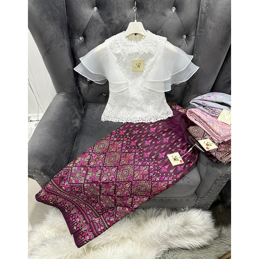 kudapy เสื้อลูกไม้สีขาว + ผ้าถุงสีเทา สีชมพู สีแดงน้ำตาล เซตเข้าชุดใส่ไปงานแต่ง มีซับใน ซิบหลังอย่างดีค่ะ