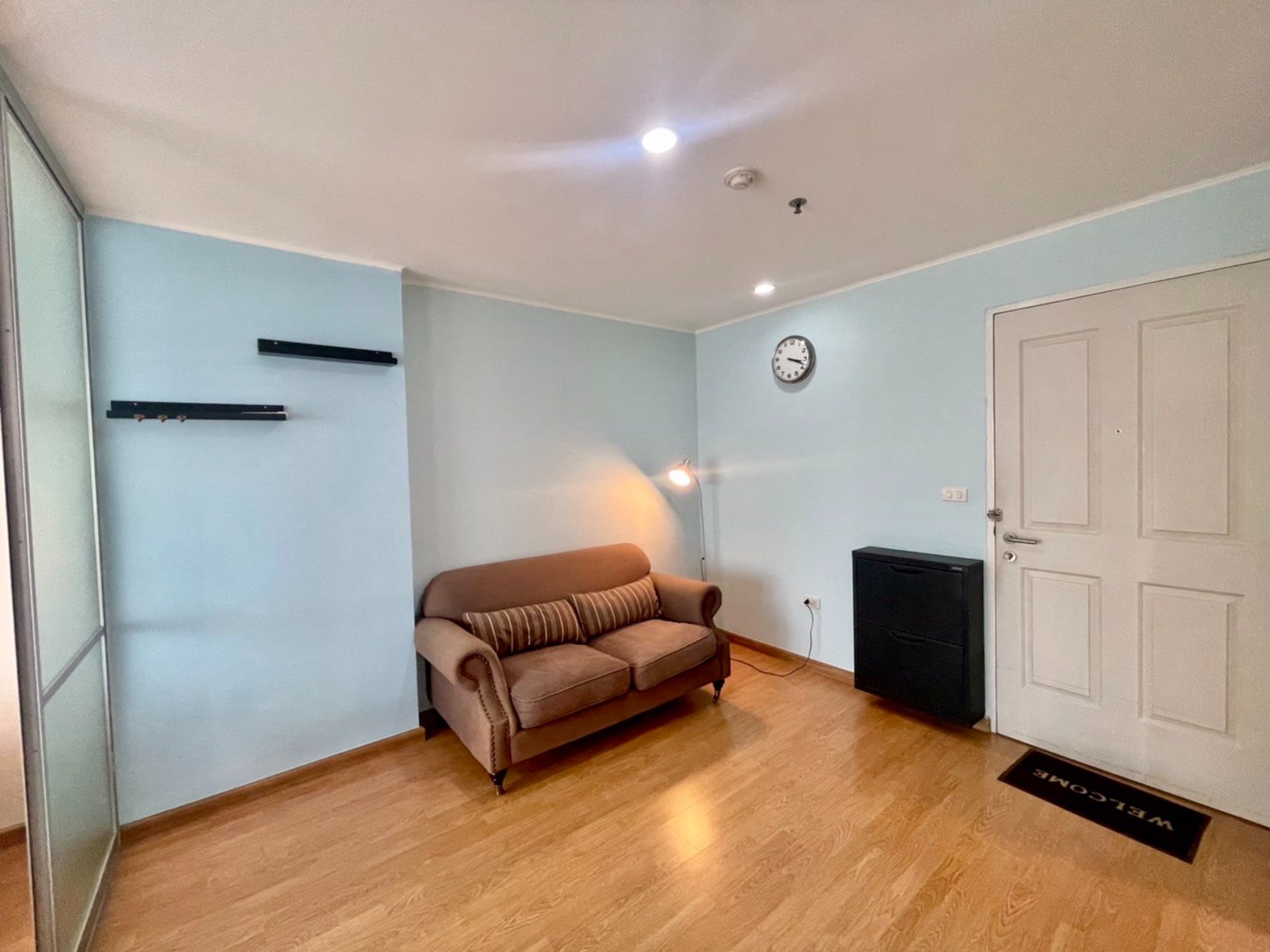 ด่วนรีบจองให้เช่าเฟอร์เครื่องใช้ไฟฟ้าครบอยู่ใกล้ MRTจตุจักร BTSหมอชิต สอบถามแอด Line ID : Smile-easy ที่ ยู ดีไลท์ แอท จตุจักร สเตชั่น