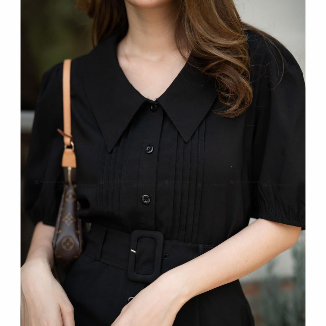 kudapy จั้มสูทขาสั้นสีขาว สีเหลือง สีฟ้า สีดำ จั้มคอบัว แขนพองทรงสั้น มีเข็มขัดให้ตามแบบ ผ้าใส่สบายไม่ร้อน