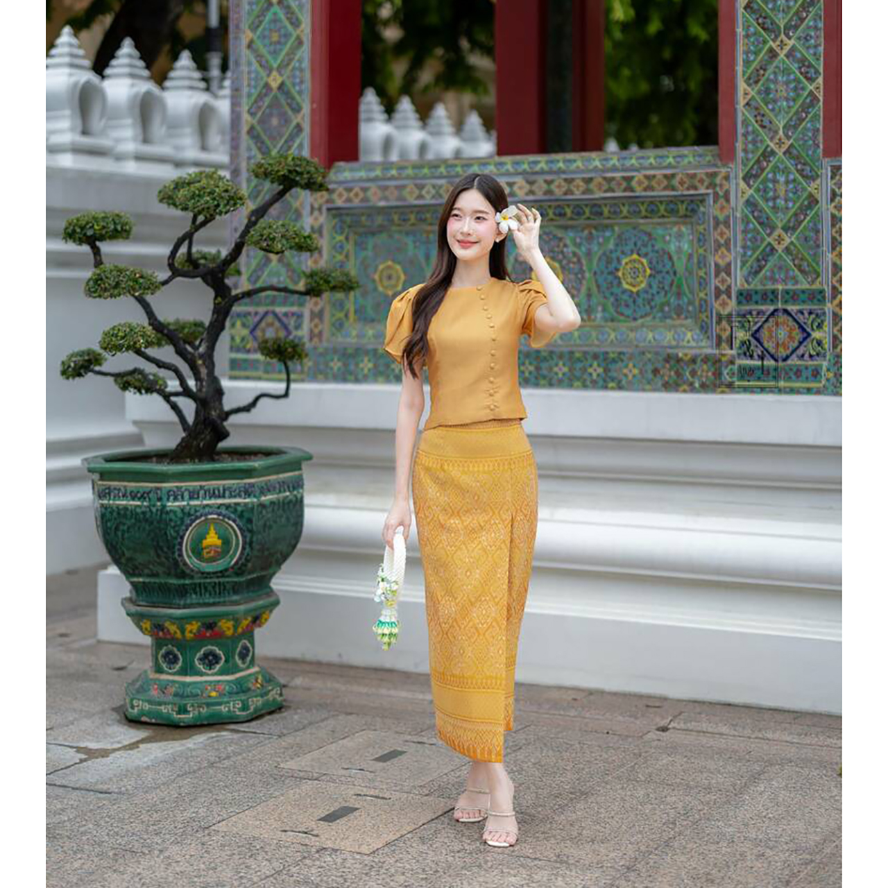 kudapy ชุดเซ็ทเสื้อ+ผ้าถุงลายไทย เสื้อแขนสั้นแต่งกระดุมหน้า ใส่ออกงาน งานบุญ งานวัด งานบวช ชุดลิซ่า