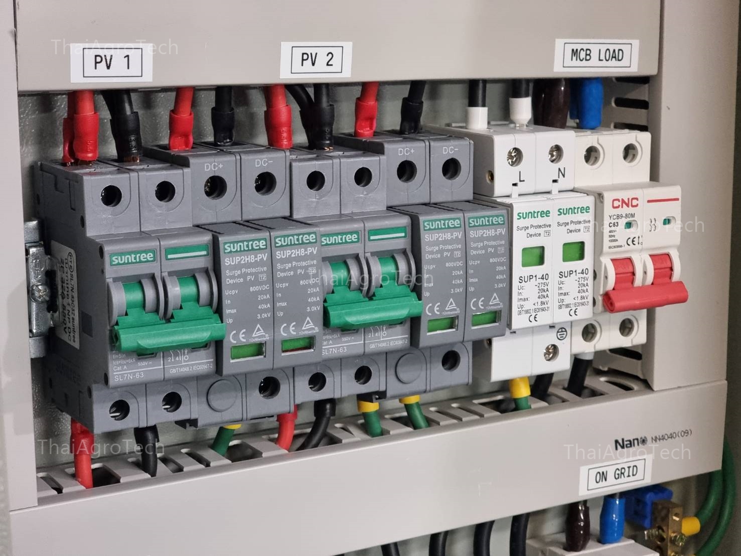 ตู้คอมบายเนอร์แบบไฮบริดออนออฟกริด 2 สตริง Hybrid On/Off-grid AC Combiner Box 2 string พร้อม สวิตซ์สลับแหล่งจ่ายไฟ อัตโนมัติ(สลับเร็ว) ระบบไฟฟ้าสำรอง ATS Automatic Dual Power Transfer Switch 2P 63A-100A