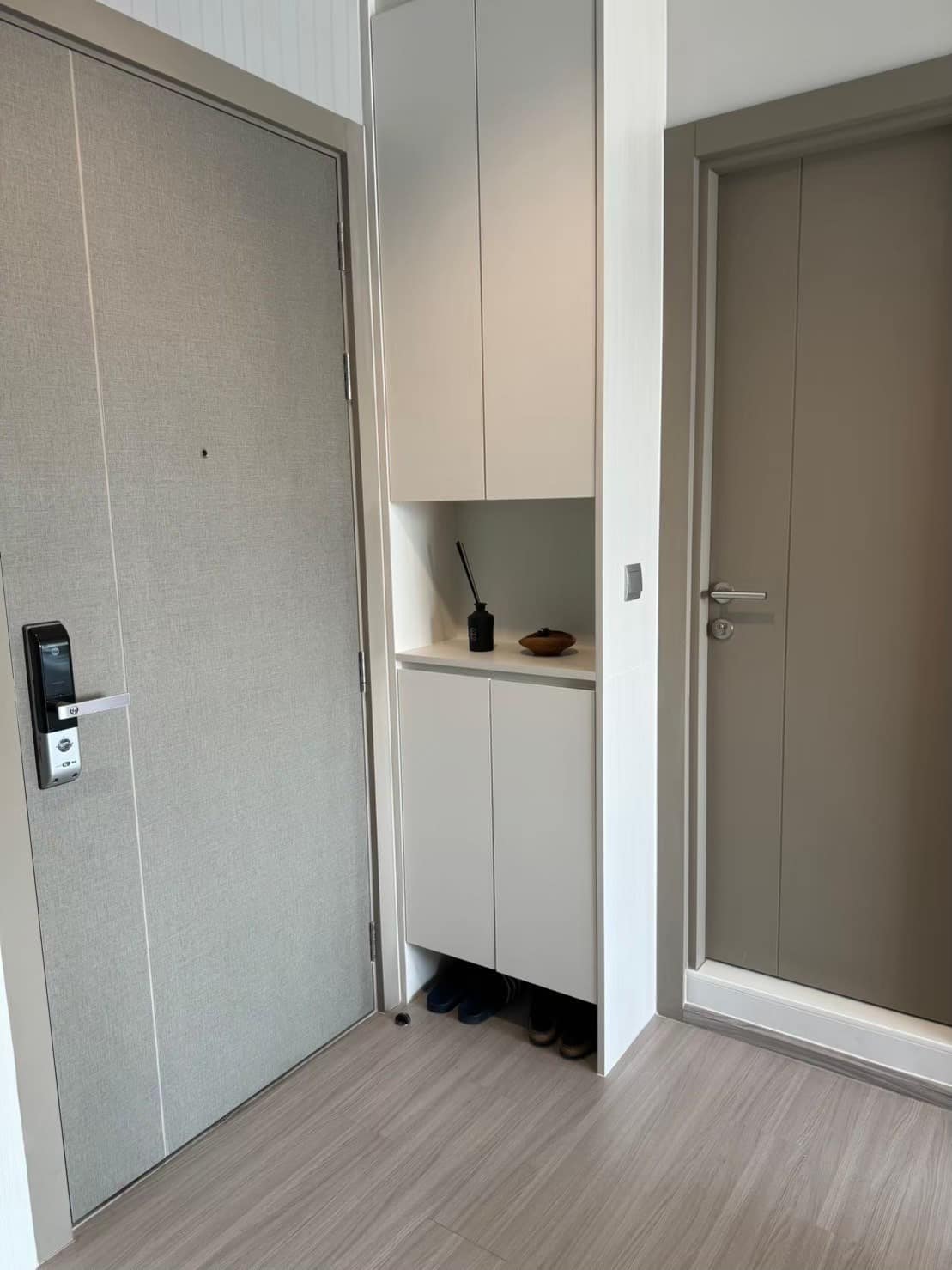 สนใจชมห้องติดต่อได้เลย Line ID: Smile-easy ปล่อยเช่าคอนโด Life Asoke - Rama 9 (ไลฟ์ อโศก - พระราม 9) - 1ห้องนอน 1ห้องทำงาน 1ห้องน้ำ 1ห้องนั่งเล่น - ใกล้ MRT พระราม 9 - ขนาดห้อง 36 ตรม. ชั้น 37