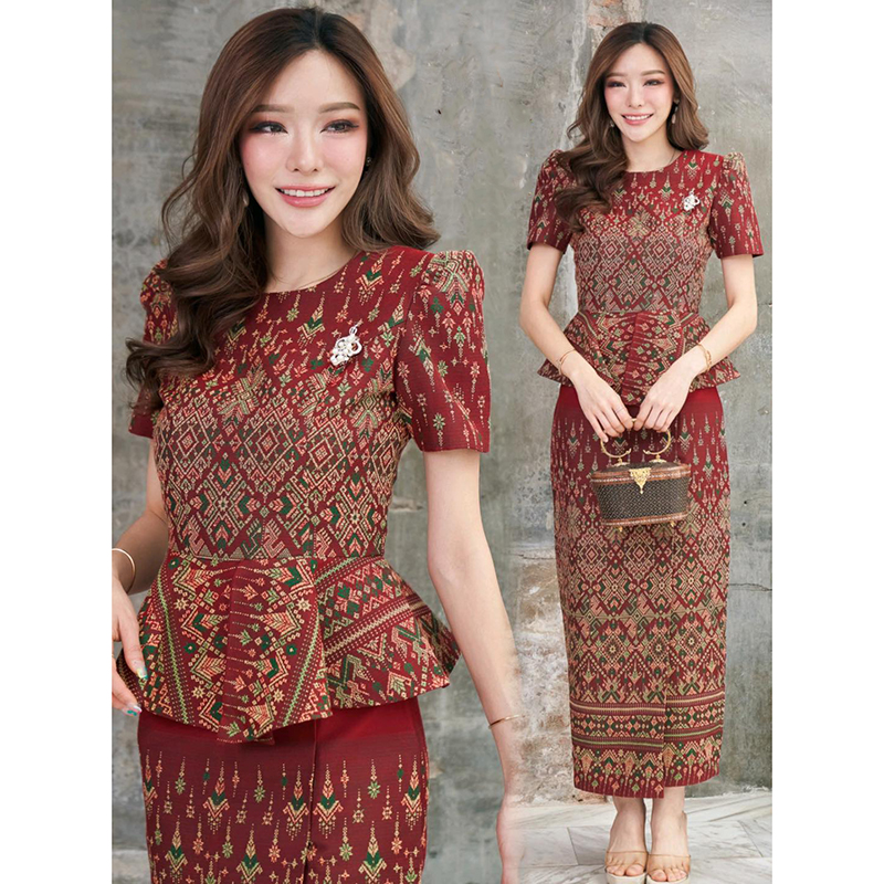 kudapy เซ็ทผ้าฝ้ายทอลายแพรวาสีแดงเข้ม เสื้อทรงสั้นเอวระบาน ผ้าถุงลายแพรวากาฬสินธุ์
