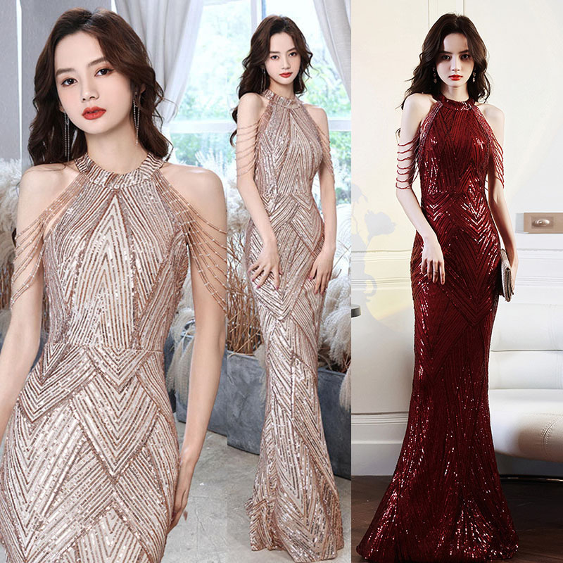 kudapy ชุดราตรียาวสีทองสีแดง แขนแต่งลูกปัด ชุดทรงหางปลาปักเลื่อมทั้งชุด ลุคสวยหรูดูแพง เหมาะสำหรับใส่เป็นชุดราตรี ชุดออกงาน ชุดไปงานแต่ง ชุดรับรางวัล