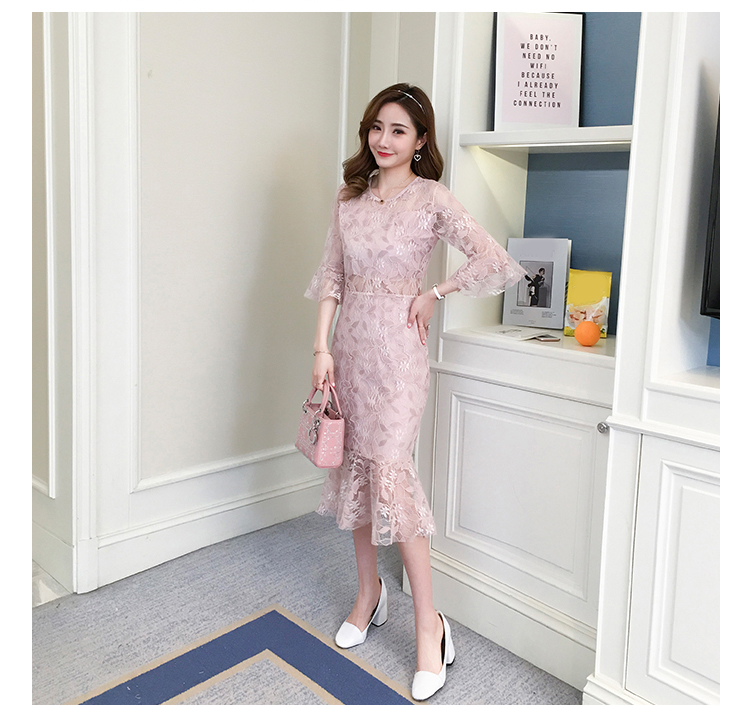 kudapy เดรสลูกไม้แขนกระดิ่งสีชมพู แต่งระบายชาย ซีทรูเอว ใส่เข้ารูปอวดหุ่นแซ่บบ งานลูกไม้ลายสวยซิบด้านหลังน้าา