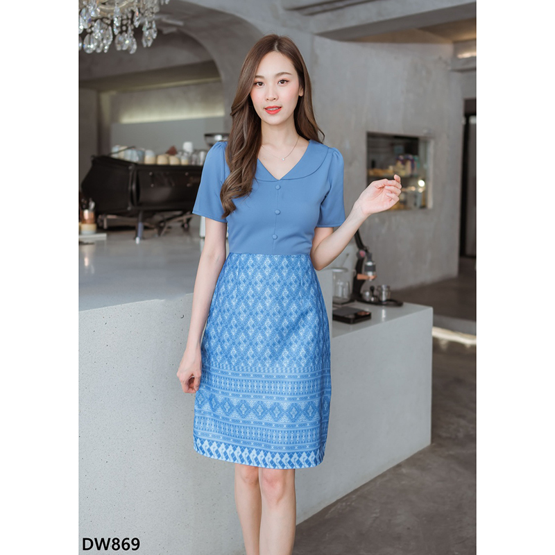 kudapy เดรสสั้นสีแดง/สีฟ้า/สีส้ม/สีชมพู คอบัวกระโปรงลายไทย สวยใส่ออกงานดูดี