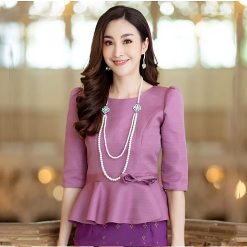 Kudapy เสื้อผ้าไหม สีม่วง สีเขียว สีเหลือง สีแดง คอกลม แขน 4 ส่วน เสื้อผ้าผู้หญิง เสื้อผ้าไหมผู้หญิง ชุดไทยประยุกต์ สวมใส่สบาย ดีไซค์สวยหรู สินค้าคุณภาพ