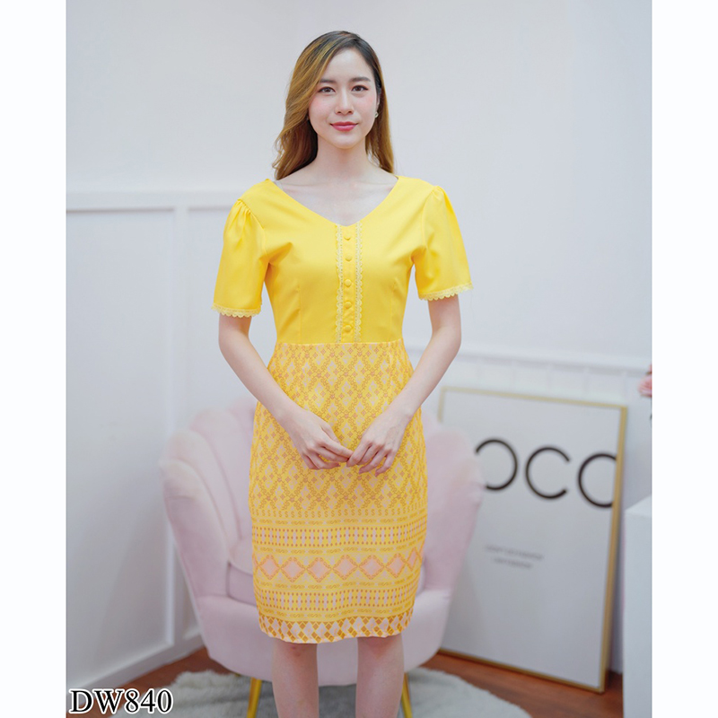 kudapy เดรสสั้นสีชมพู/สีเหลือง/สีเทา แต่งลูกไม้กระโปรงลายไทย