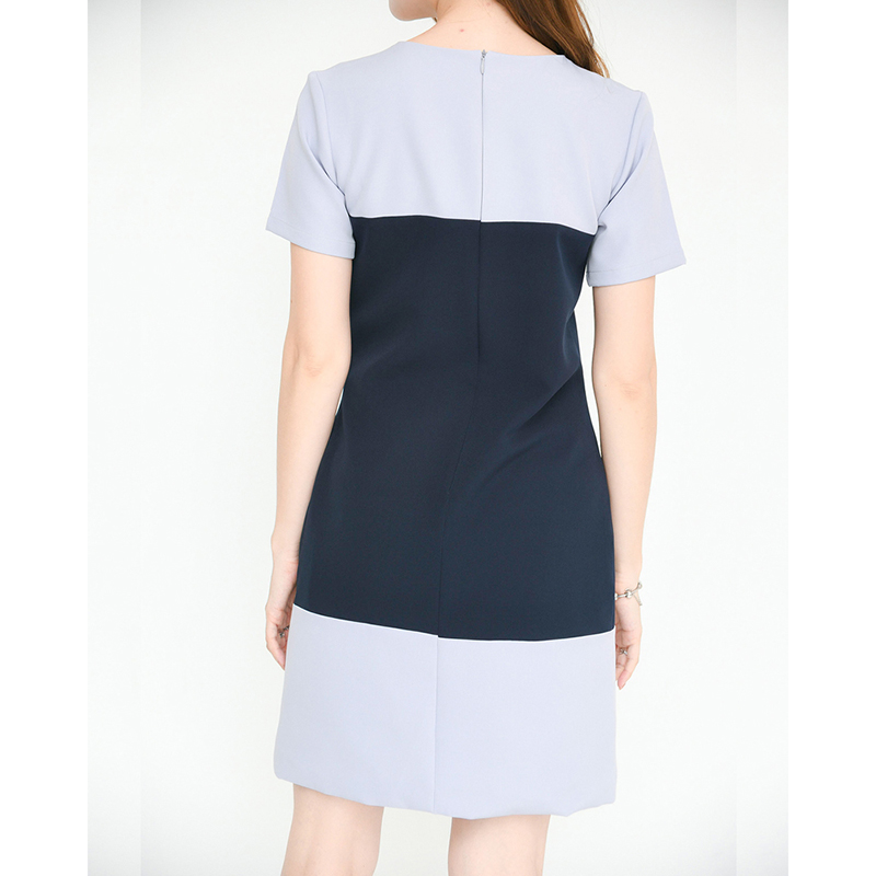 kudapy เดรสสั้นสีแดงเข้ม/ฟ้า ผ่าคอ ตัดต่อเล่นสีกลางลำตัว แต่งกระเป๋าข้างบนช่วงทูโทน งานซับในทั้งตัว