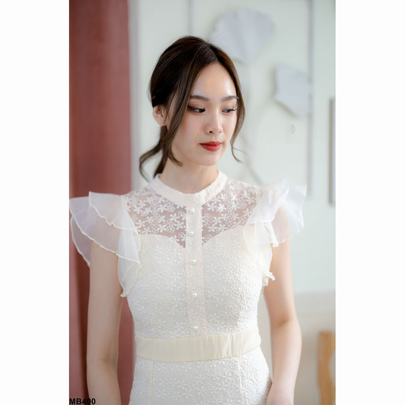 kudapy เดรสสั้นสีชมพู/สีฟ้า/สีครีม ทรงเอแขนกุด แต่งผ้าชีฟอง งานคอกลม ปักกระดุมสุดหรู