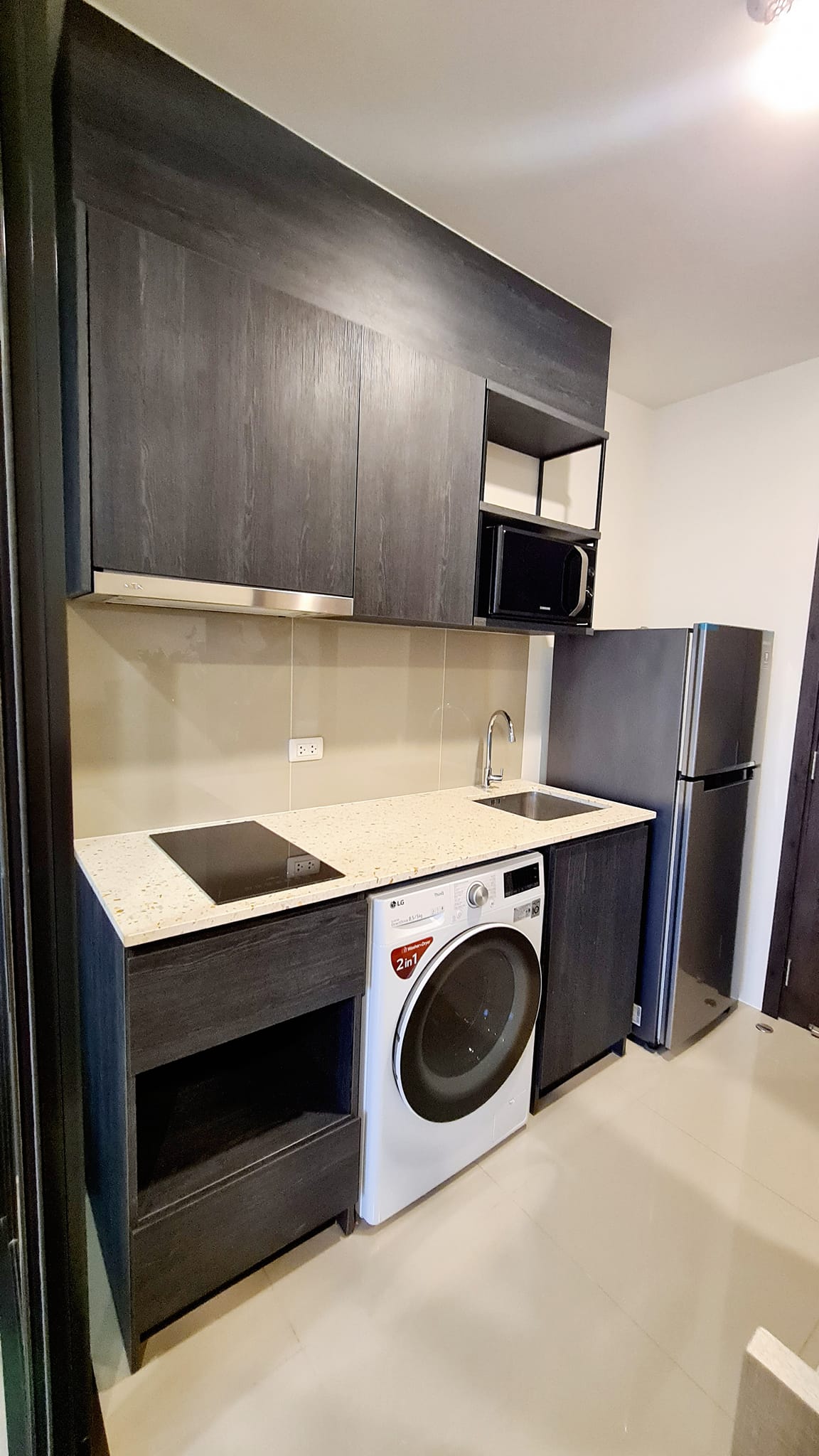 ให้เช่าห้องน่าอยู่ตกแต่งครบเข้าอยู่ได้เลยสอบถามแอด Line ID : Smile-easy ที่ XT Huaikhwang (เอ็กซ์ที ห้วยขวาง)