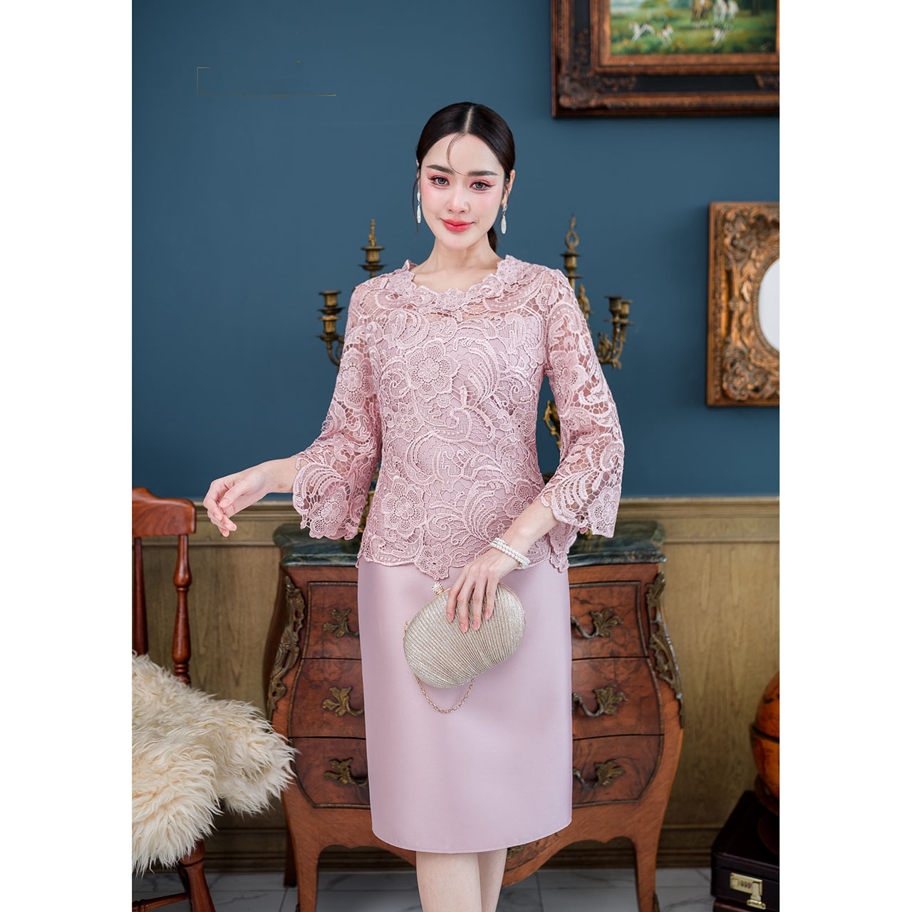 kudapy เดรสสั้นสีทองอ่อน/สีชมพูอ่อน ผ้าไหม รอบคอแต่งลูกไม้ งานสวยมีซับในทั้งชุด แต่งซิปด้านหลัง