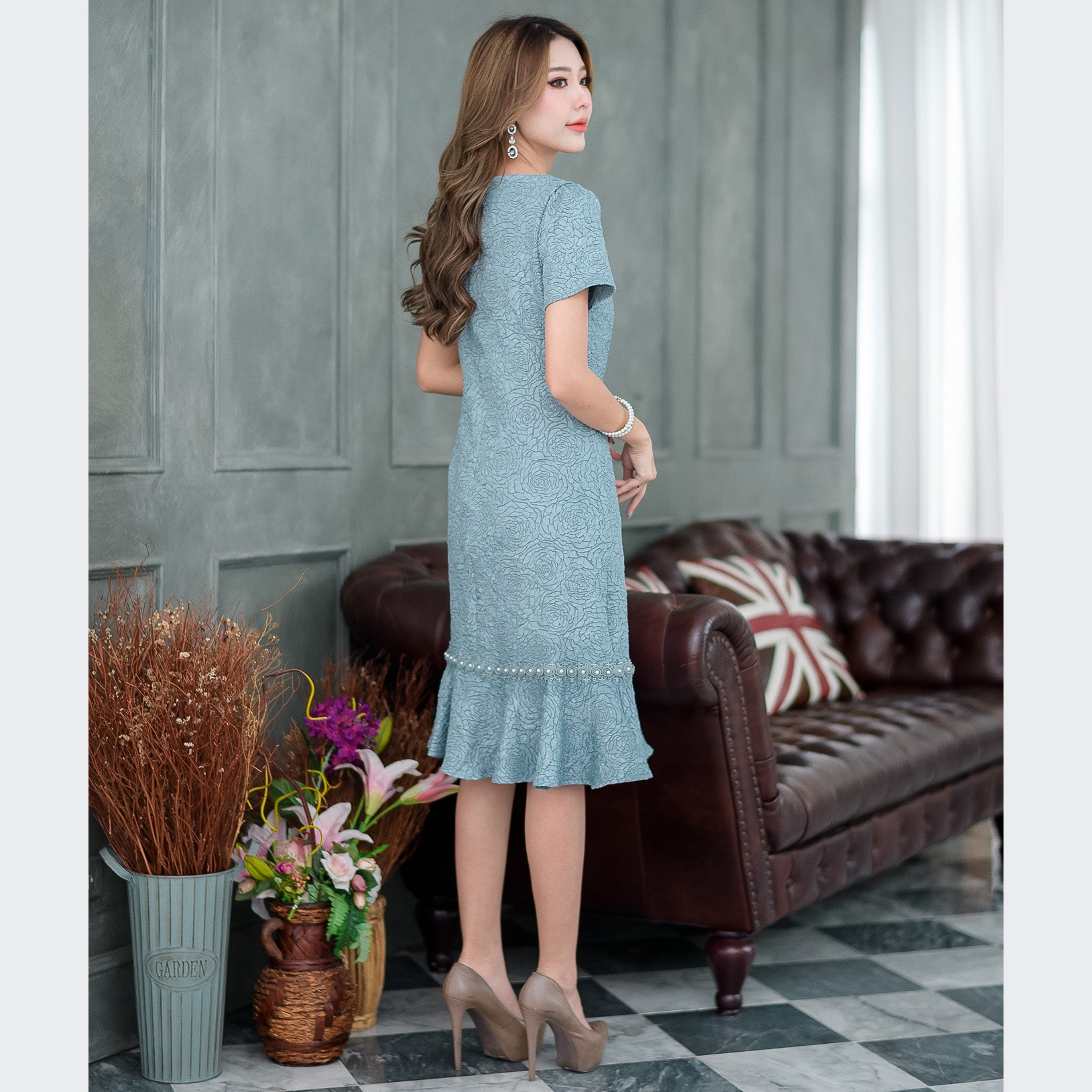 kudapy เดรสสั้นลูกไม้ทอลายนูนสีชมพูกลีบบัว ,สีเทาฟ้า ทรงขายดี ทรงใส่ง่าย ของทางร้านค่ะ มีดีเทลแต่งด้วยลูกไม้ลายกุหลาบลายสวยมากๆค่ะ