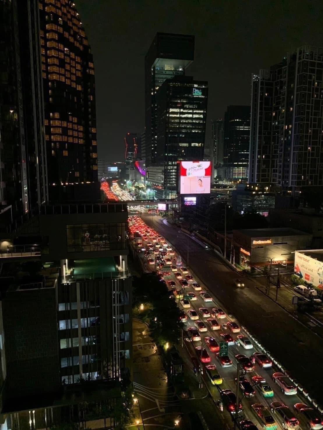 ให้เช่าคอนโด Chewathai Residence Asoke (ชีวาทัย เรสซิเดนซ์ อโศก) โซนพื้นที่ MRT พระราม 9 ห้องแบบ Duplex2ชั้น 1ห้องนอน / 1ห้องน้ำ ขนาดห้อง 40 ตรม. ชั้น 10 ทิศเหนือ